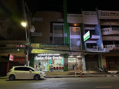 Dr. Bunluesak Clinic - Nawat - Petchlada Kidney Disease, Kidney Stones, Skin Care, Hair Health, Male Health