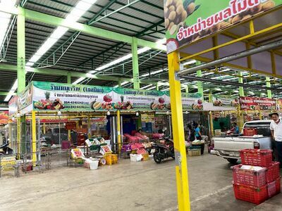 Mueang Thong Charoen Sri Market