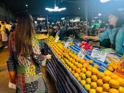 Thung Lom Market