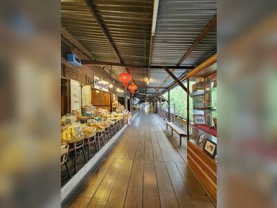 Koh Kloi Floating Market