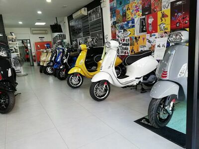 Vespa Ratchaburi by Tech Ampon