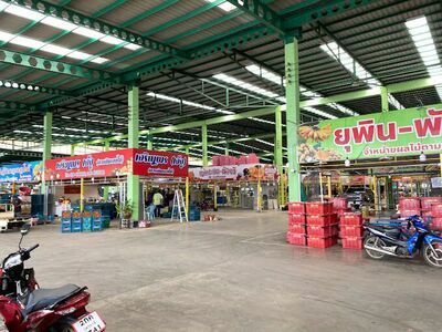 Mueang Thong Charoen Sri Market