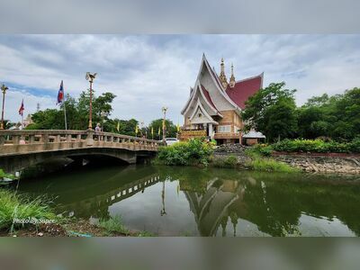 Prasat Phet and Luang Phor Hong Phrompanjo Museum