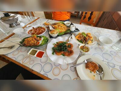 Authentic Thai Riverside Dining in Ratchaburi