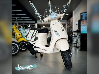 Vespa Buriram by A.B. Motorbike