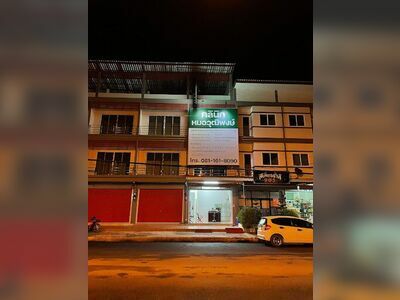 Dr. Wutthipong Eye Clinic