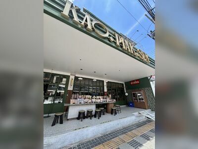 The Khao Piek Udon restaurant at the intersection near Makkhaeng School