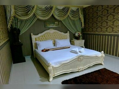 The Grand Amazon Hotel