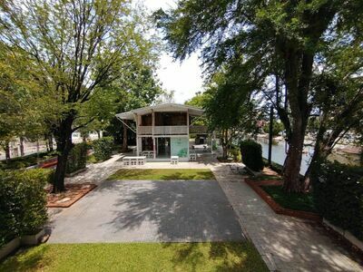 Art Galleries and Exhibitions