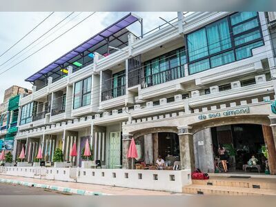 De Sea Almond Hotel