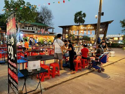 Baan Mai Market