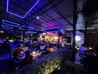 Flip Bar & Restaurant