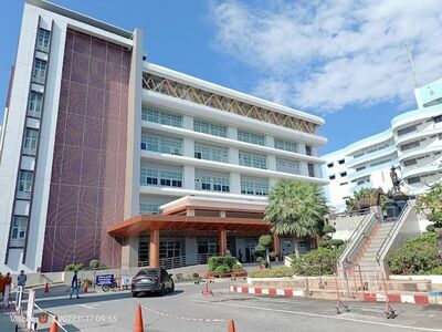 Somdej Phrachao Taksin Maharaj Hospital