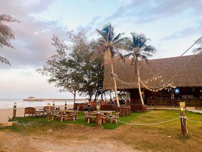 Phoenix Restaurant & Beach Bar