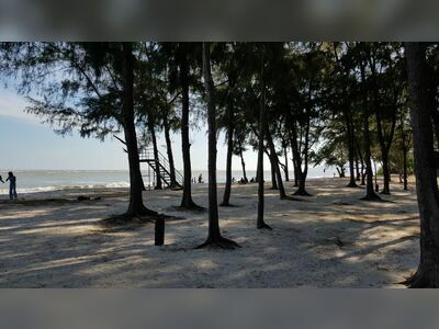 Sam Phraya Beach