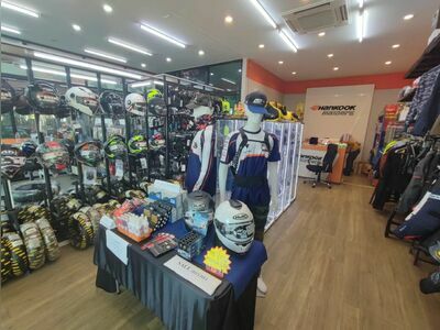M2T Helmets & Tires