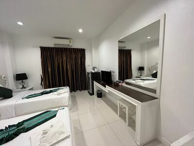White House Hotel in Tak