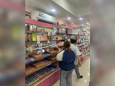 Tak Powder and Cosmetics Store