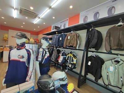 M2T Helmets & Tires