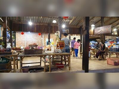 Baan Mai Market