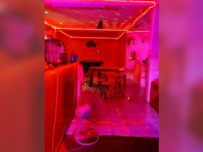 Lady Pub in Tak