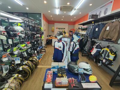 M2T Helmets & Tires