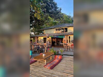 Banana Sunset Bar