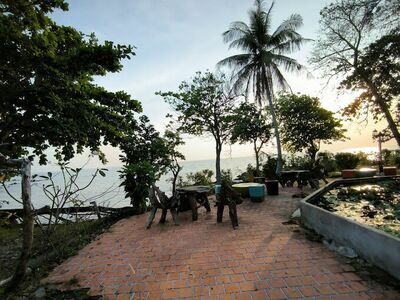Banana Sunset Bar