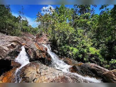 Than Song Praeng Waterfall