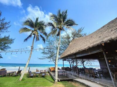 Phoenix Restaurant & Beach Bar