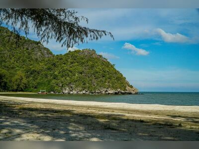 Sam Phraya Beach