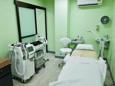 Dr. Nawat Dermatology Clinic