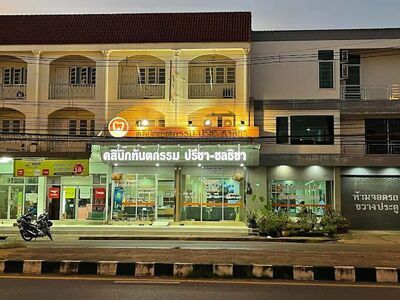 Precha-Chonthicha Dental Clinic