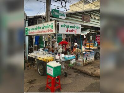 Charoensri Night Market