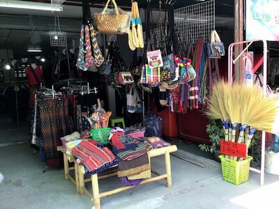 Roi Tho Luang Market