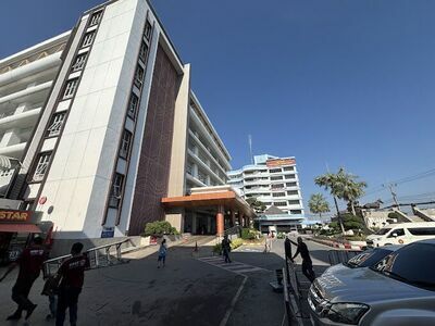 Somdej Phrachao Taksin Maharaj Hospital