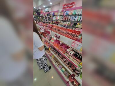 Tak Powder and Cosmetics Store
