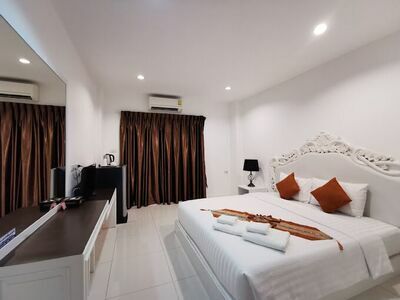 White House Hotel in Tak