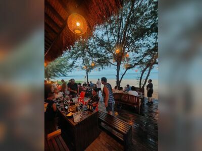 Phoenix Restaurant & Beach Bar