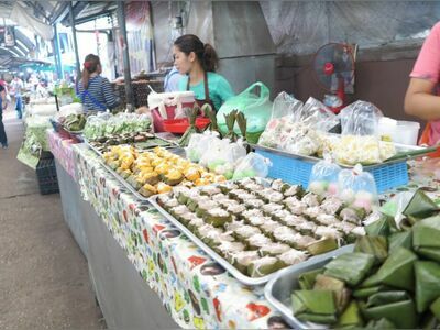 Charoensri Night Market