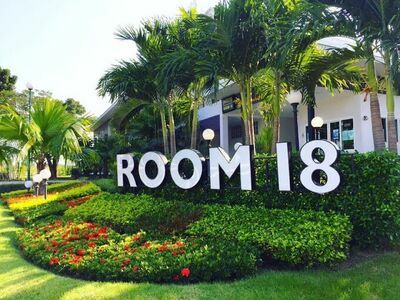 Room 18 Hotel at PTT Wang Chao