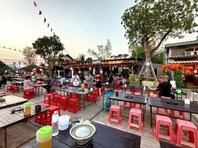 Baan Mai Market