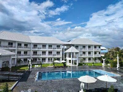 White House Hotel in Tak