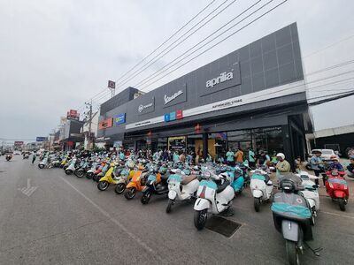Vespa Flagship Sakon Nakhon