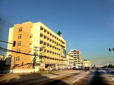Somdej Phrachao Taksin Maharaj Hospital