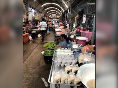 Charoensri Night Market