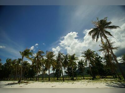 Sam Phraya Beach