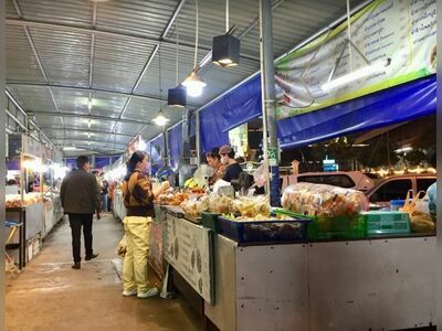 Charoensri Night Market