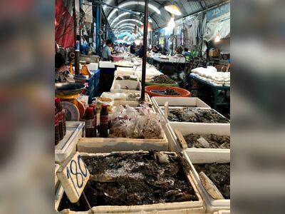 Charoensri Night Market