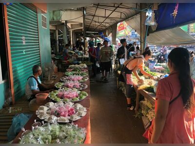 Charoensri Night Market